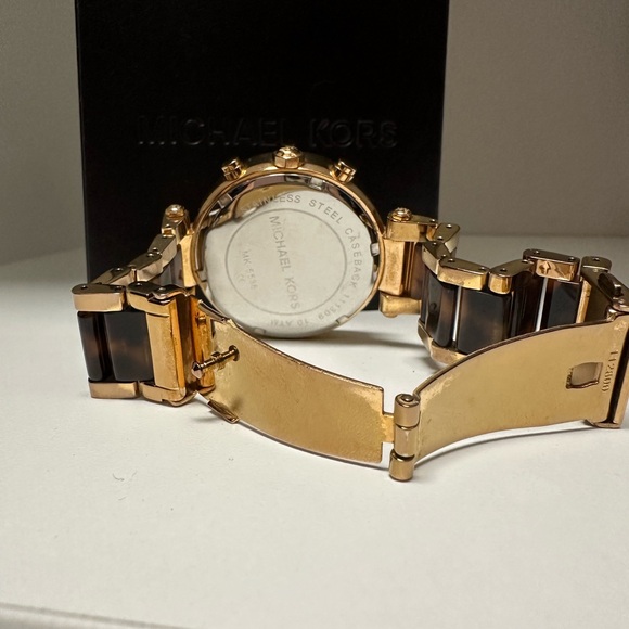 Michael Kors ParkerTortoise/Rose Gold Watch - Picture 8 of 8